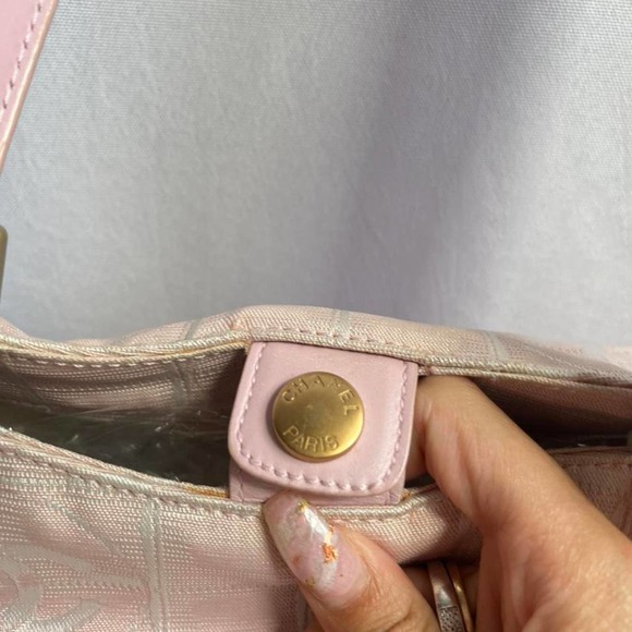 2000s Authentic Baby Pink Chanel Travel Monogram Purse with CC and Chanel Clover - Picture 3 of 3